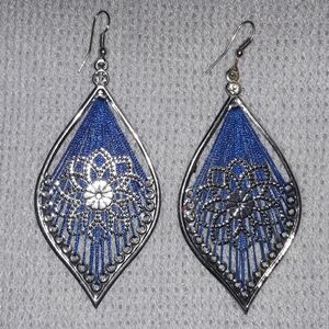 Threaded silver earrings